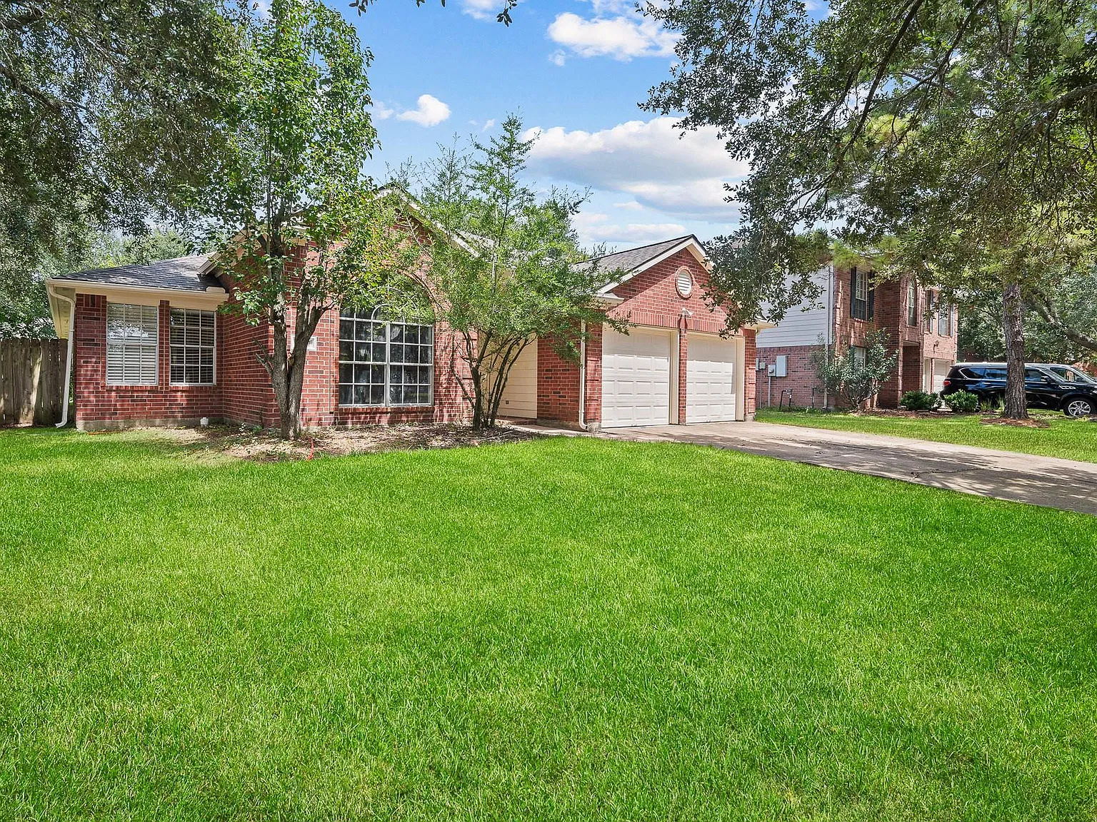 3 bed, 2.0 bath, 1858 sqft, $2,050 — Photo 2