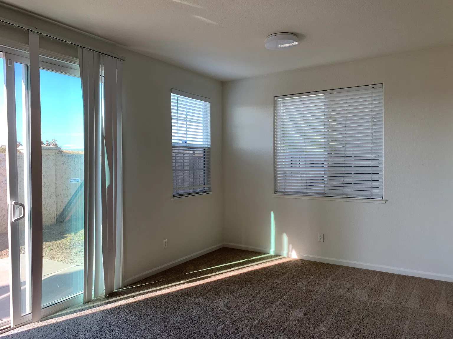 Lathrop Rental 4 Bedroom — Photo 4
