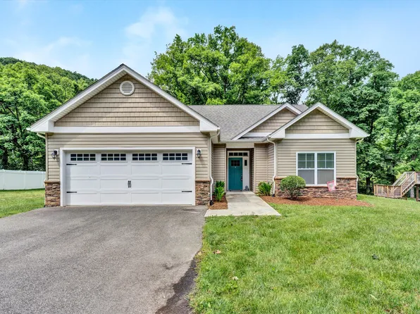 3055 Franklin St, Salem, VA 24153
