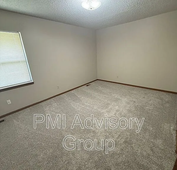 2816 SW Westport Plaza Dr — Photo 7