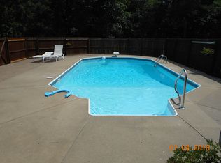 14052 N Greenbriar Rd, Carterville, IL 62918