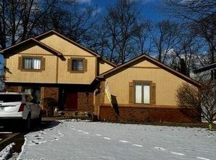 1495 Spruce Dr, Commerce Township, MI 48390