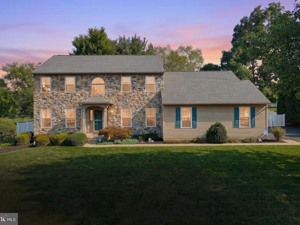 1st image of 2851 Primrose Ln N