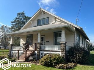 329 N 8th St, Seymour, IA 52590