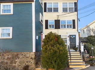 7 Lee St #3, Marblehead, MA 01945