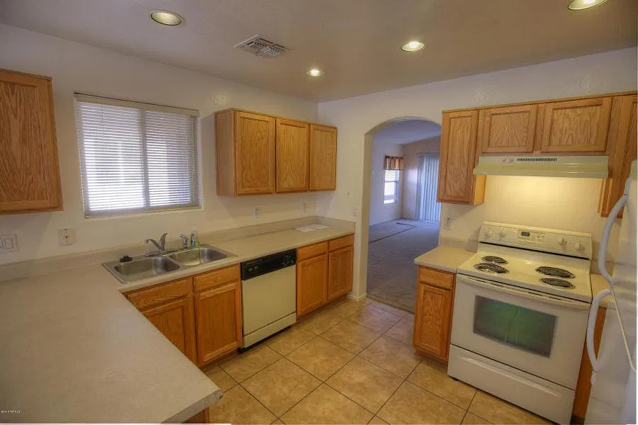 3 bed, 2.0 bath, 1318 sqft, $1,695 — Photo 3