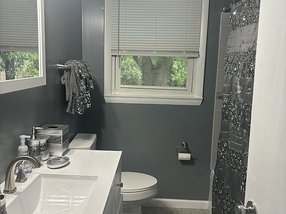 5th image of 3009 Lyndale Dr