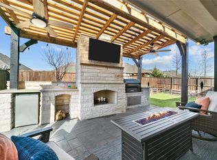 1809 Outpost Creek Ln, Aubrey, TX 76227
