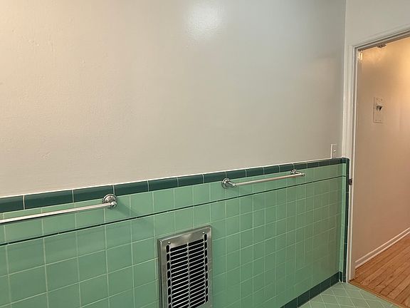 5th image of 1824 Winona Blvd #Dc07900d0