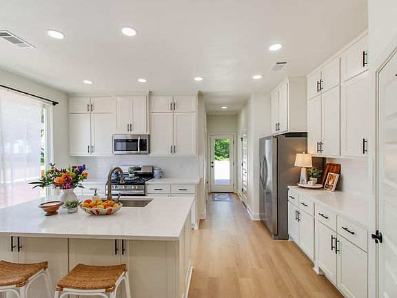 2nd image of 1004 W 10th Ave