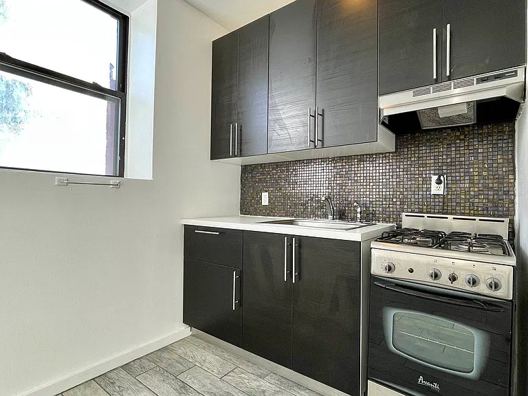 301 E 110th St #4D — Photo 3