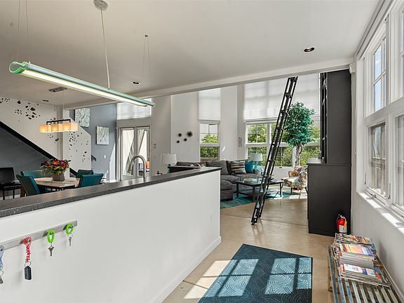 4th image of 703 Camino De La Familia Unit 3209