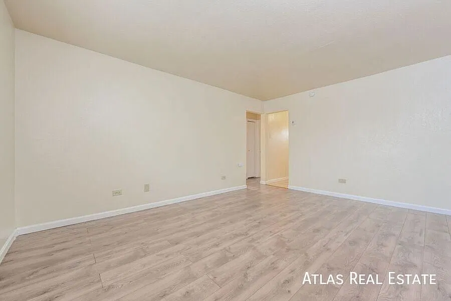 Modern Comfort In Central Denver Rare 4br/2ba With Hardwood Floors! — Photo 4