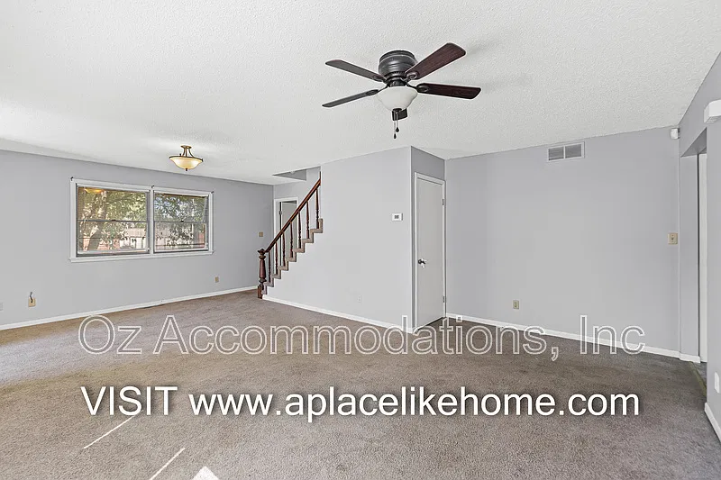 3 bed, 3.0 bath, 1200 sqft, $1,300 — Photo 4