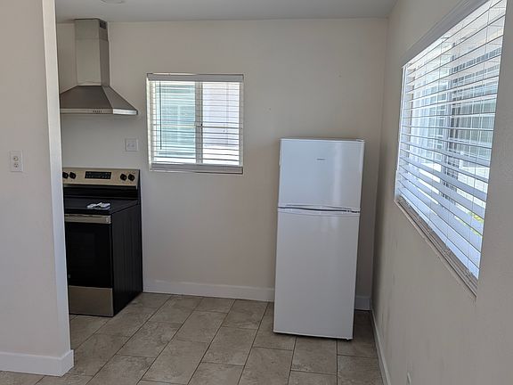 4th image of 305 N 15th St Unit D