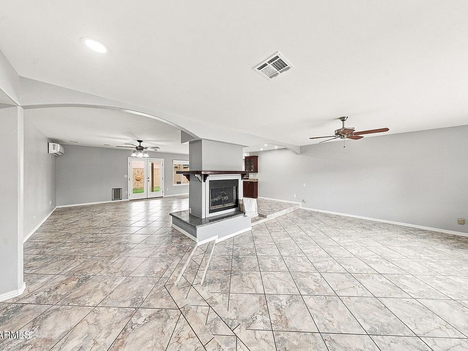 1st image of 802 W CARIBBEAN Lane