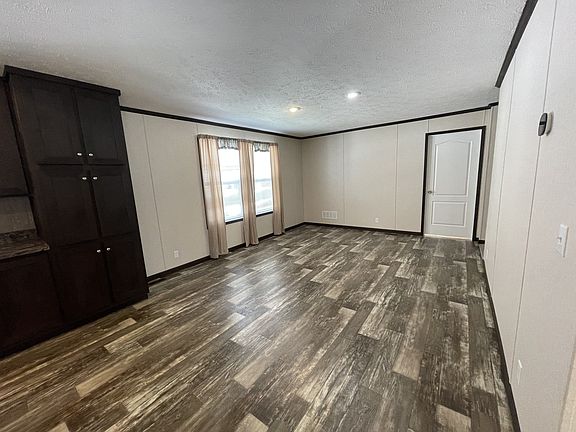 5th image of 516 Courtland Ln #615