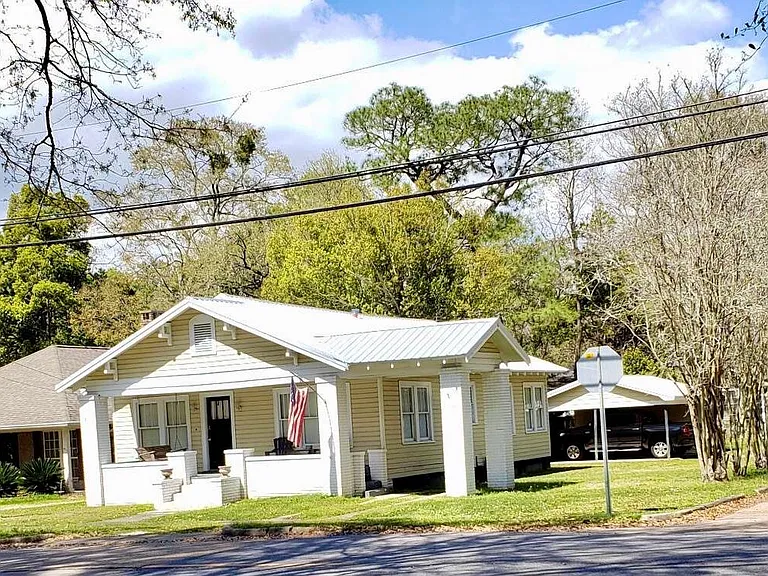 2250 Old Government St — Photo 1