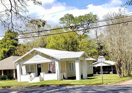 2250 Old Government St Photo 1
