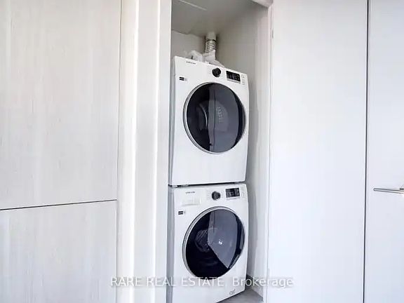 4th image of 8 Cumberland St #1408