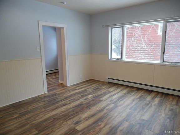 3rd image of 440 Kearsarge St