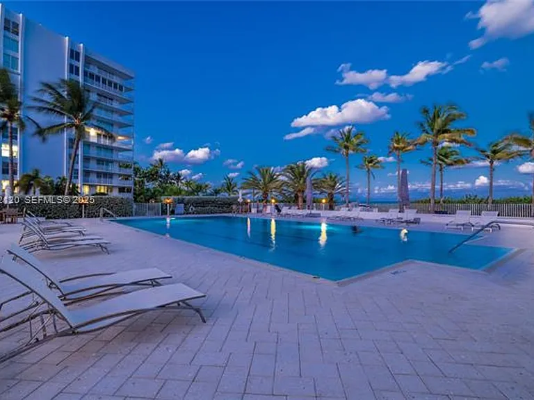 615 Ocean Dr #6A — Photo 37