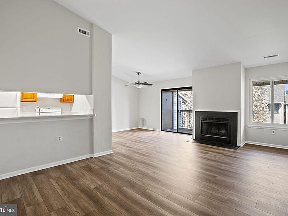 2nd image of 1117 Castle Harbour Way Unit 3B
