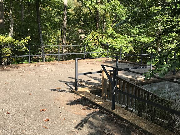 driveway/parking area