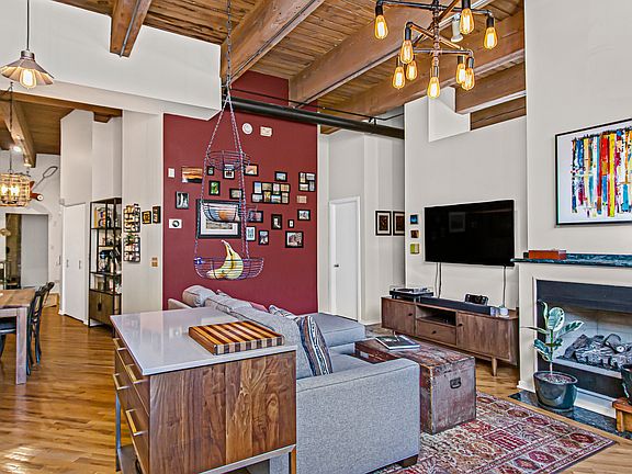 4th image of 1801 W Larchmont Ave APT 101