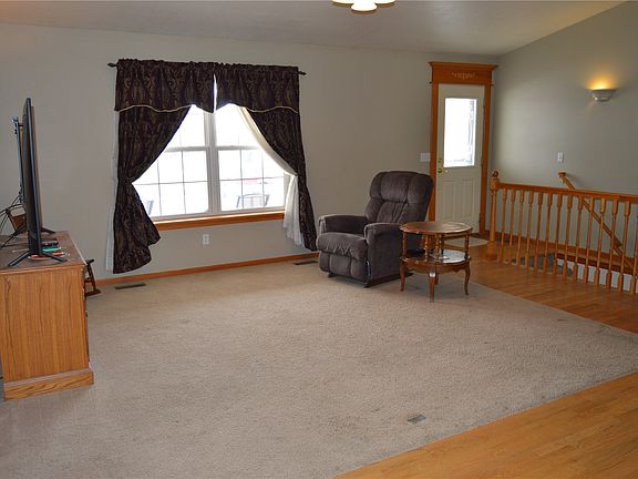 3rd image of 302 Grace Ave