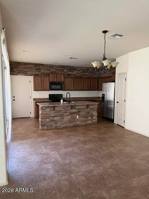 4 bed, 2.5 bath, 2105 sqft, $2,275 — Photo 3