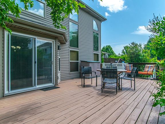 3rd image of 2117 Primrose Dr