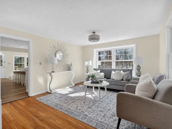 39 Soundview Ave, Shelton, CT 06484