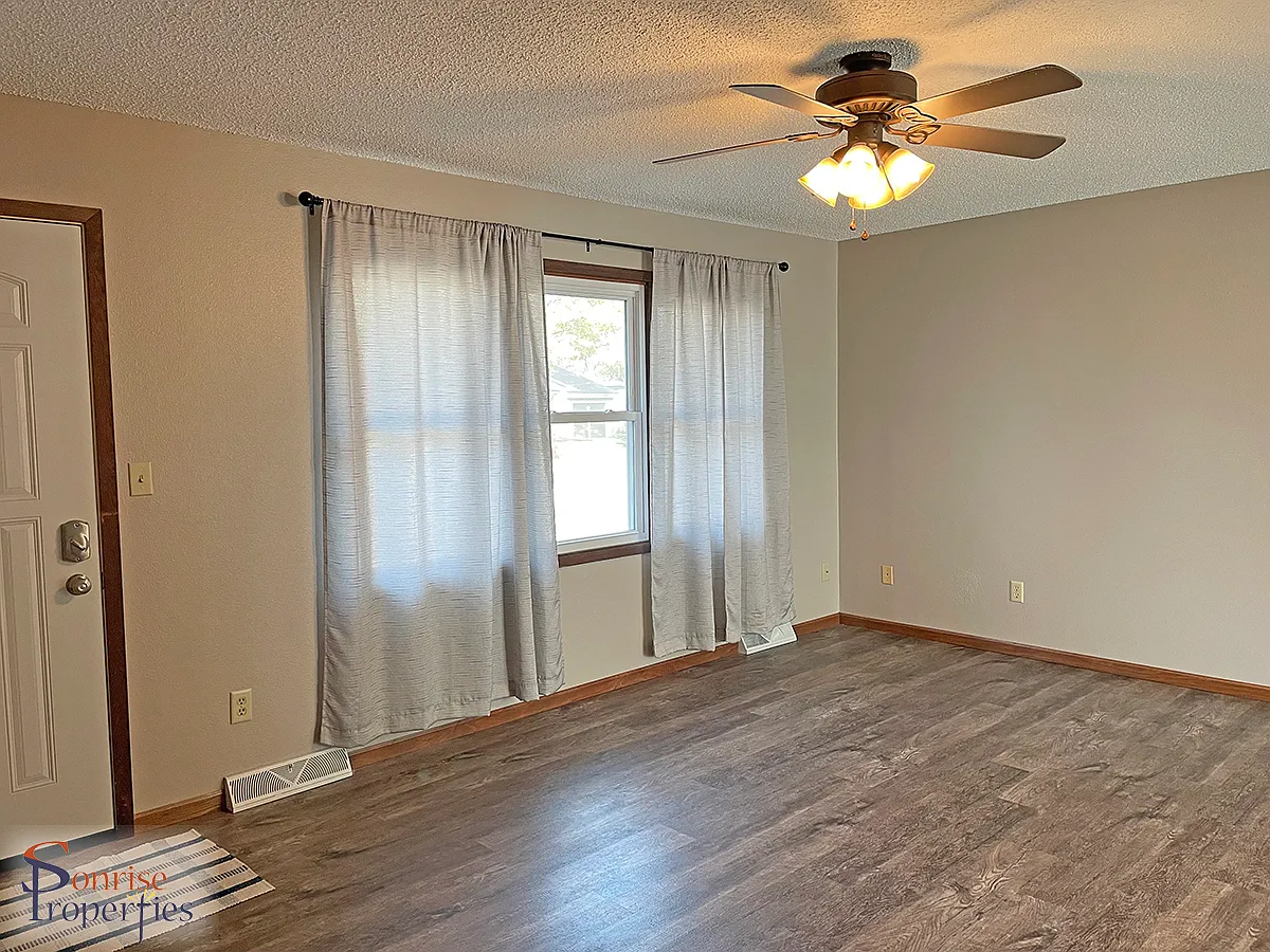 3 bed, 1200 sqft, $1,270 — Photo 3