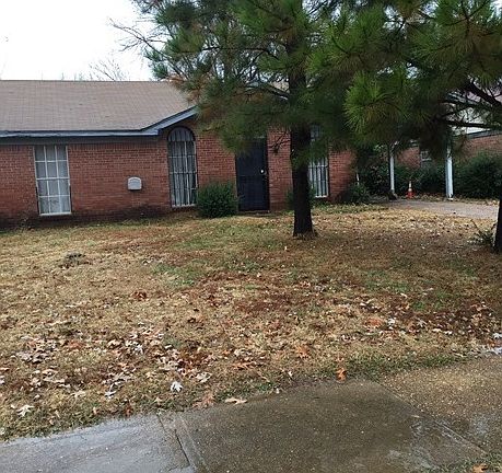 2nd image of 836 Valley Springs Dr
