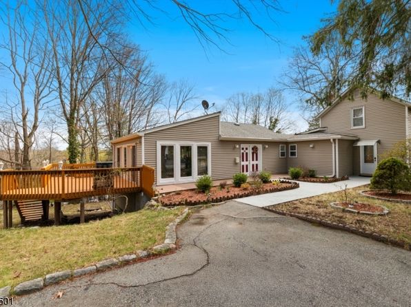 65 Chestnut Ave, Park Ridge Boro, NJ 07656