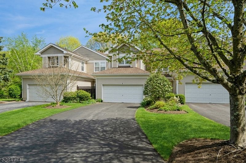 1st image of 19 Aspen Ct