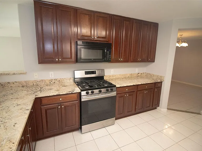 2202 Crossmill Ln — Photo 16