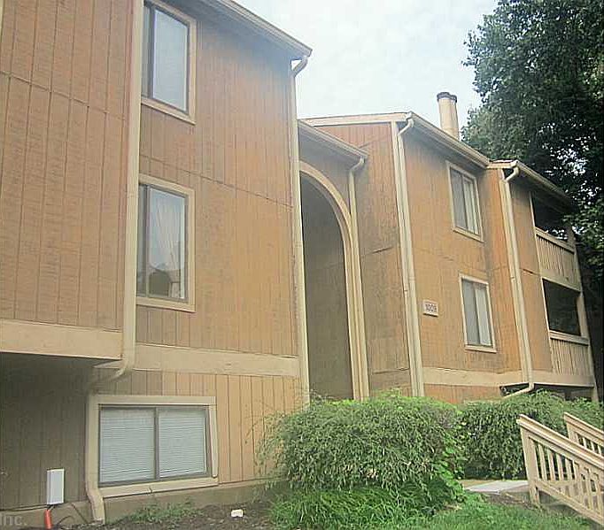 1st image of 1009 Autumn Woods Ln APT 104