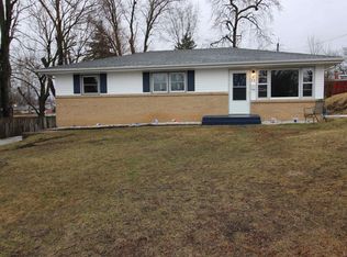 915 Hoban Ave, Rockford, IL 61101