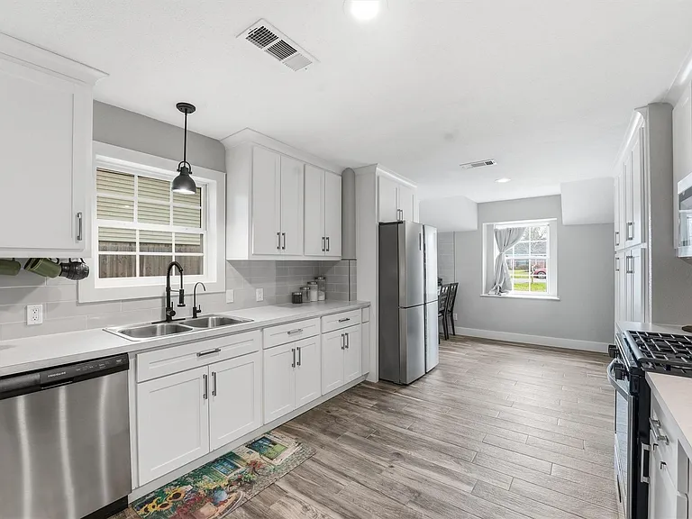 431 Dover Ln — Photo 5