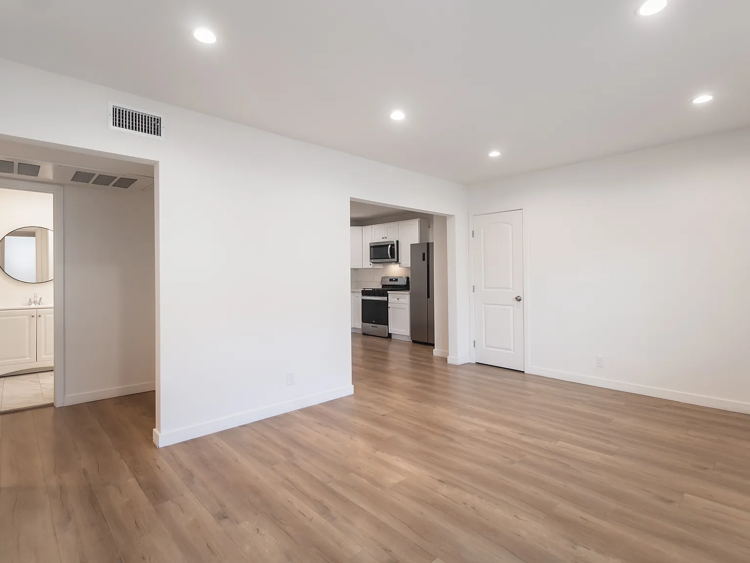 1 bed, 685 sqft, $2,400 — Photo 1