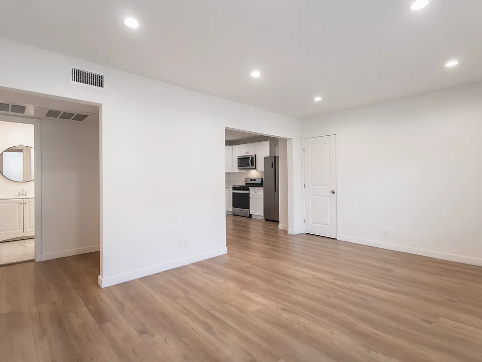 328 E Tujunga Ave #7