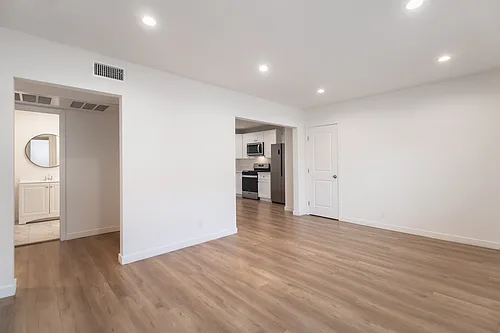 328 E Tujunga Ave #7 Photo 1