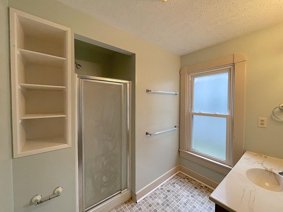 1st image of 1603 Woodlawn Ave #A