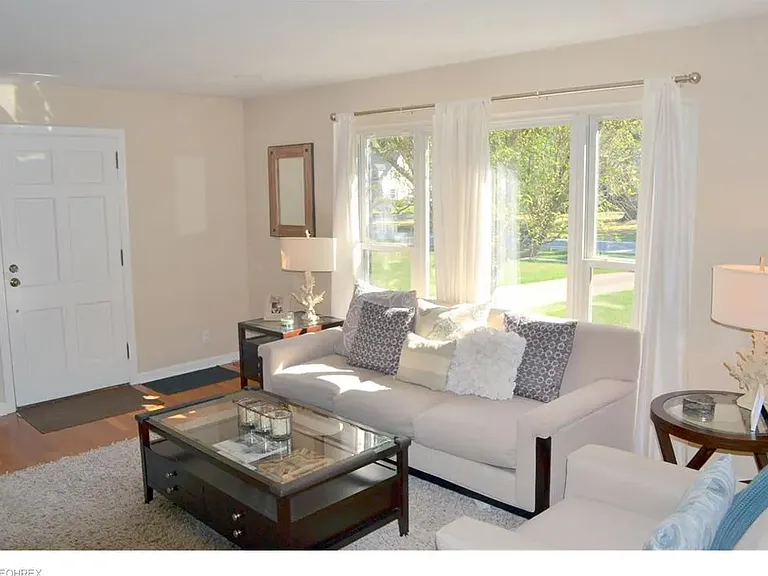 510 Lake Forest Dr — Photo 4