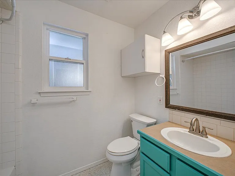 1802 N Heath Ave — Photo 25