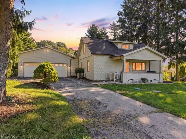 1953 Lawn St, Lowellville, OH 44436