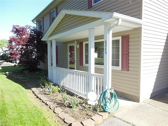 3rd image of 6869 Shelly Dr