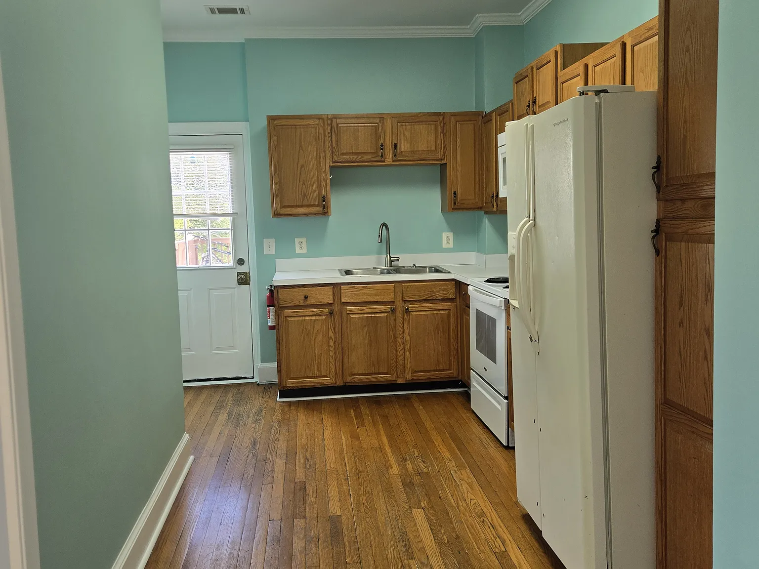 501 W King St — Photo 2